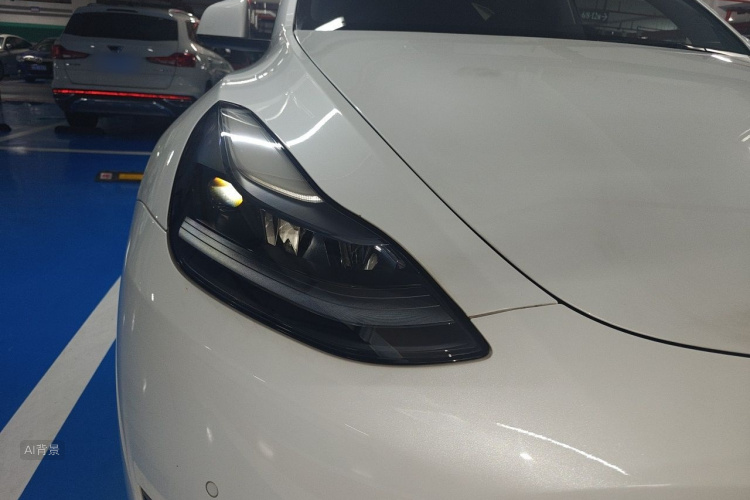 Tesla Model Y 2023 car image #8