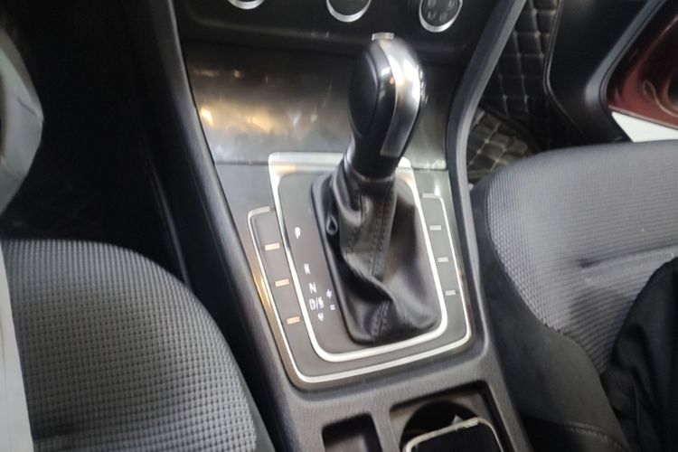 Volkswagen Golf 2019 car image #14