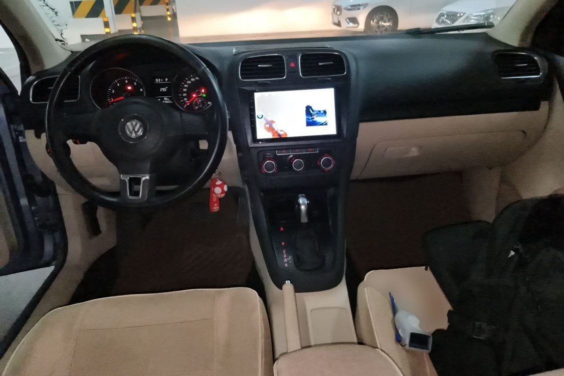 Volkswagen Golf 2012 car image #21