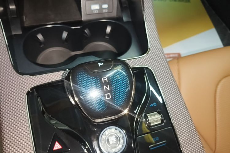 BYD Han 2023 immagine di auto #14