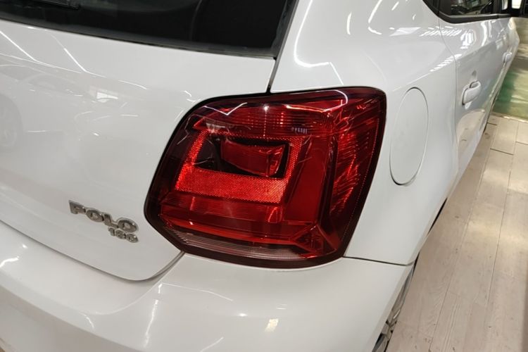 Volkswagen Polo 2016 car image #8