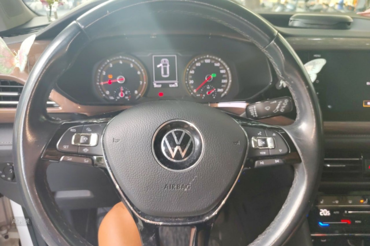 Volkswagen Tharu 2021 car image #12