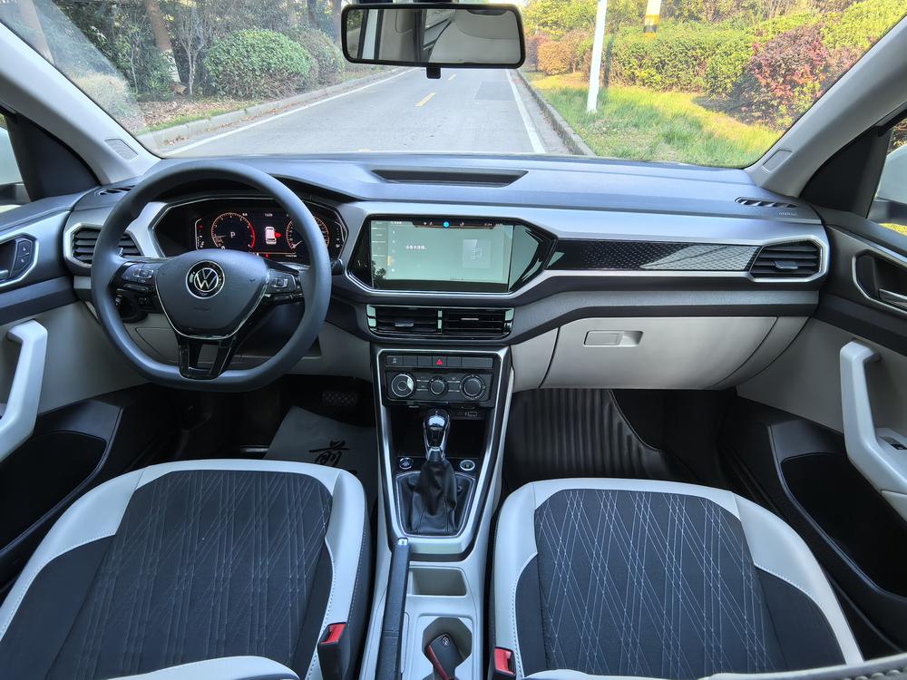Volkswagen T-Cross 2023 #10 Volkswagen T-Cross 2023 car image #10