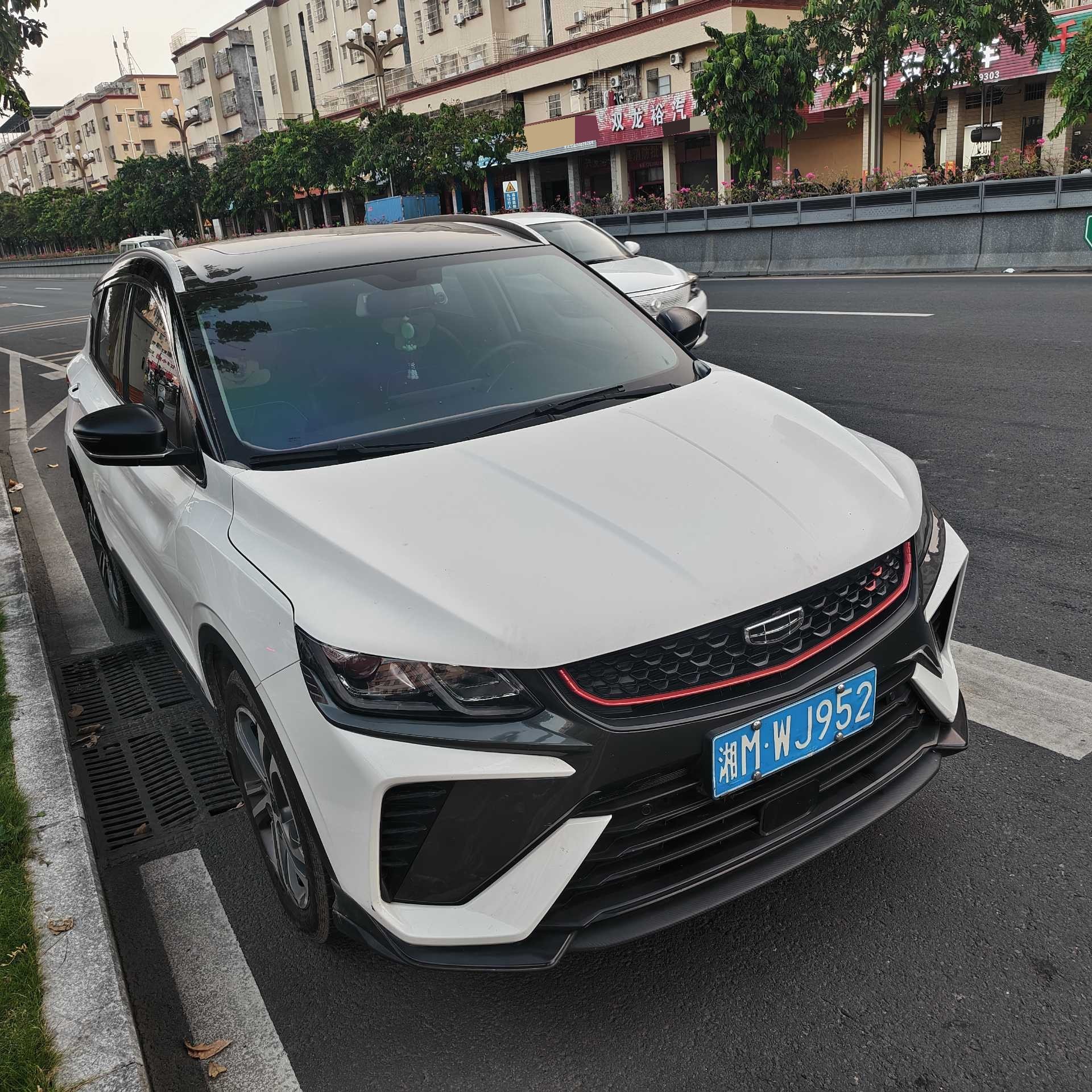 GEELY Coolray 2021 car image #2