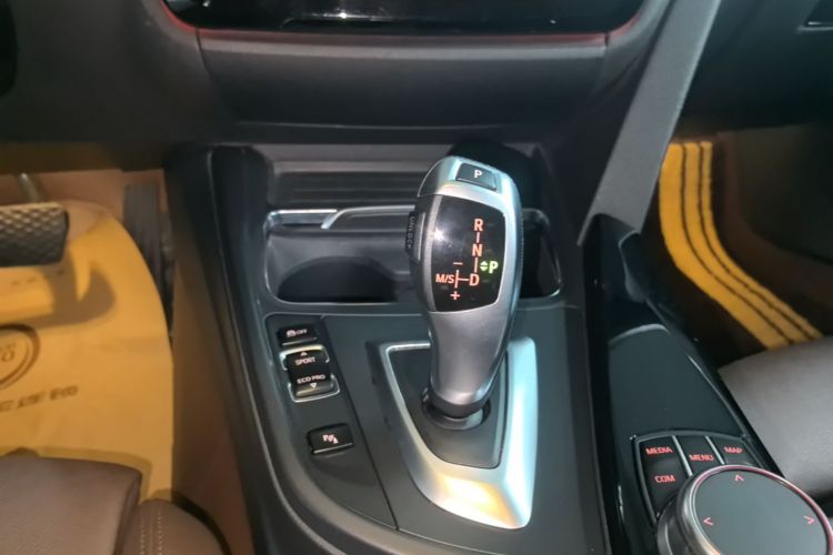 BMW 3 Series 2019 car image #14