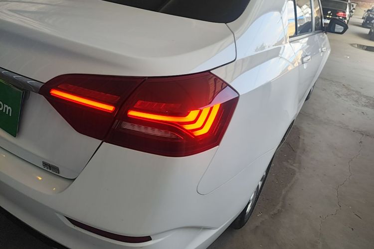 GEELY Emgrand 2021 car image #8