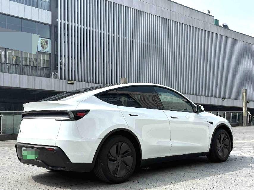 Tesla Model Y 2026 #5 Tesla Model Y 2026 car image #5