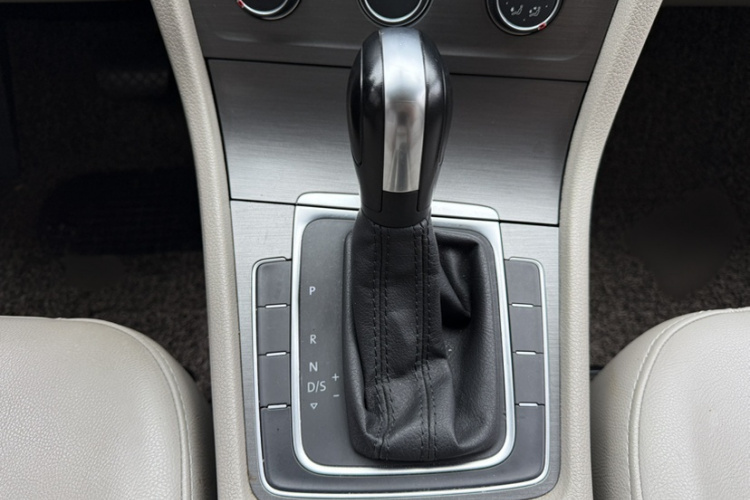 Volkswagen Golf 2016 car image #15