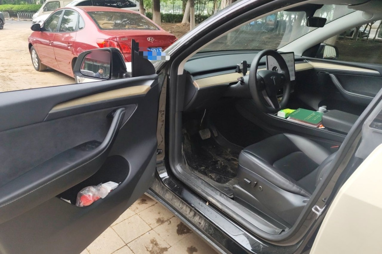 Tesla Model Y 2023 #13 Tesla Model Y 2023 car image #13
