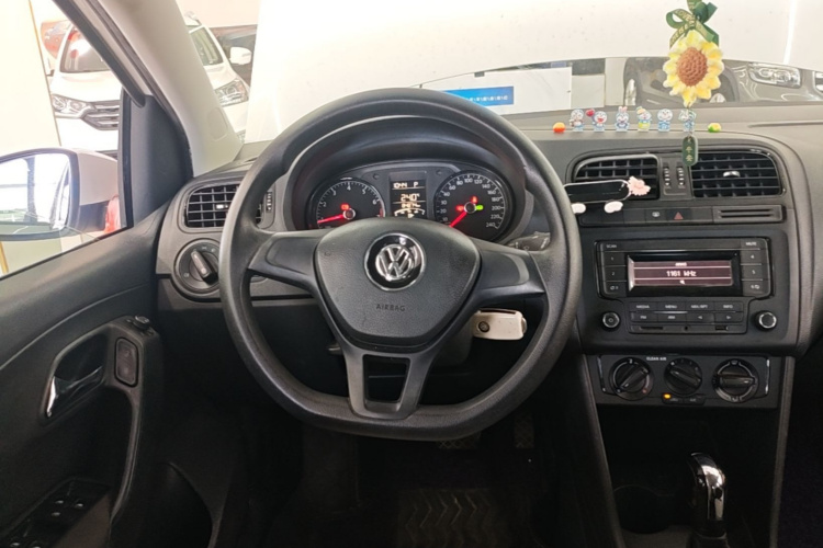 Volkswagen Polo 2016 #11 Volkswagen Polo 2016 car image #11