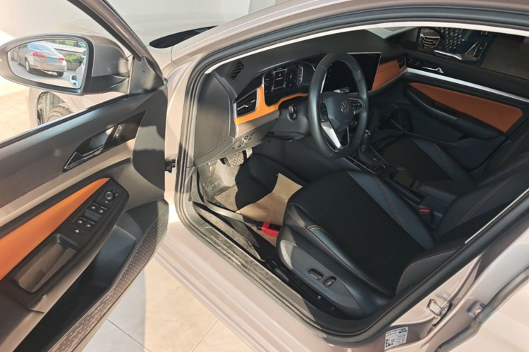 Volkswagen Bora 2023 car image #16
