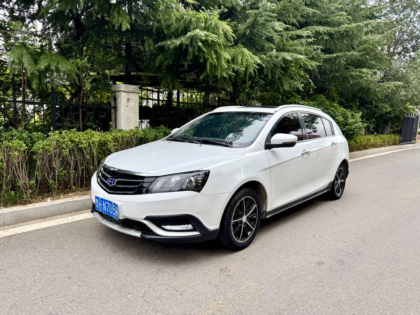 GEELY Emgrand 2016 car image 
