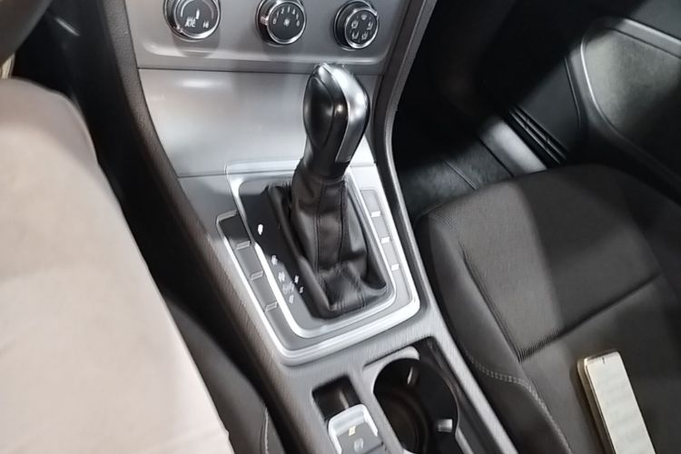 Volkswagen Golf 2015 car image #14