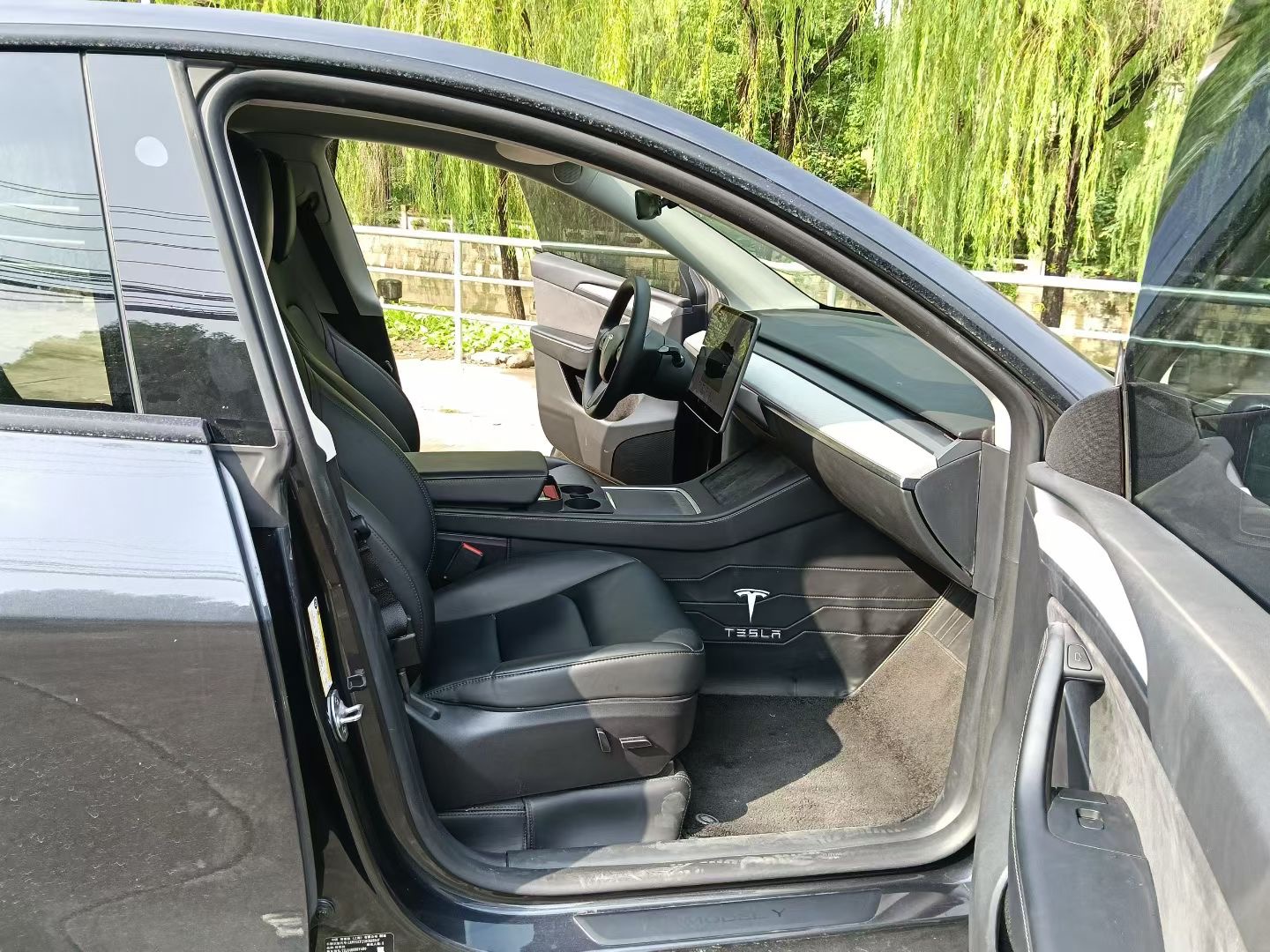 Tesla Model Y 2024 #6 Tesla Model Y 2024 car image #6