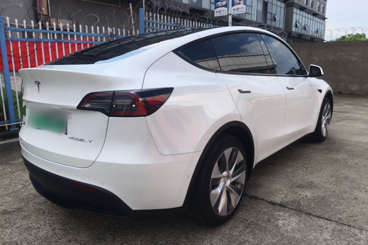 Tesla Model Y 2022 car image #7