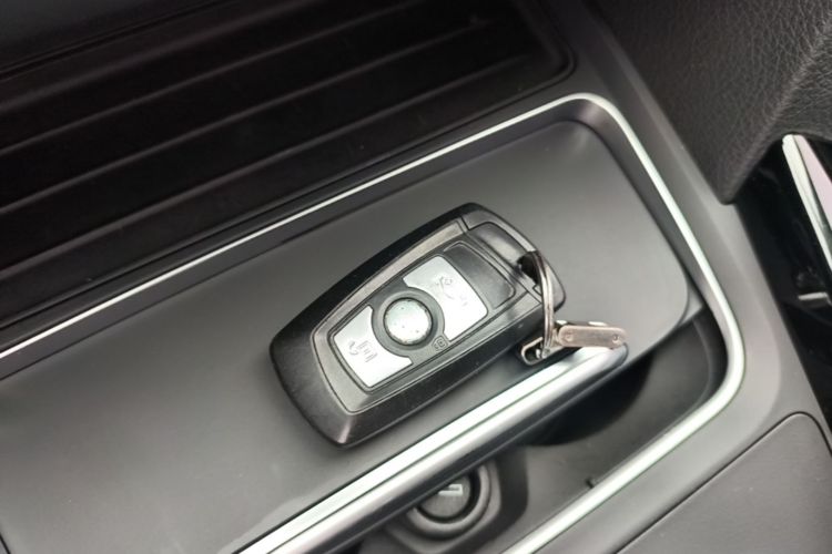 BMW 3 Series 2016 car image #9