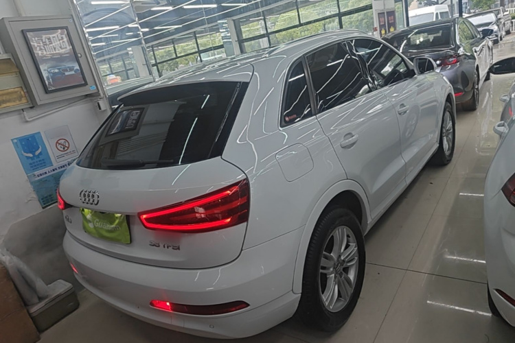Audi Q3 2014 car image #7