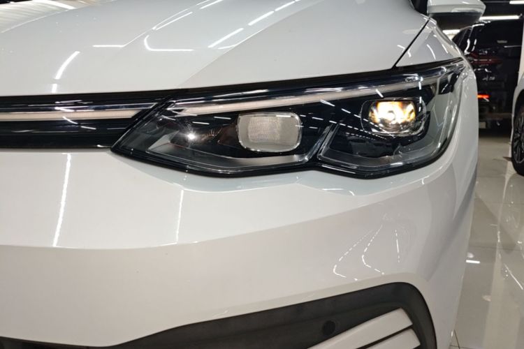 Volkswagen Golf 2022 car image #23