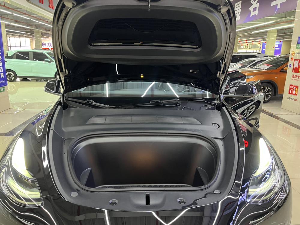 Tesla Model Y 2024 #18 Tesla Model Y 2024 car image #18