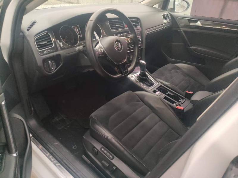 Volkswagen Golf 2018 car image #3