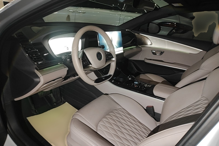 BYD Han 2024 car image #12