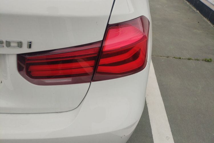 BMW 3 Series 2018 #8 BMW 3 Series 2018 immagine di auto #8