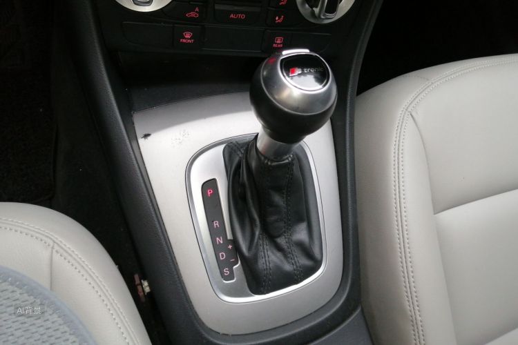 Audi Q3 2014 car image #16