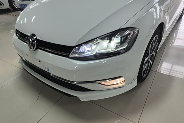 Volkswagen Golf 2020 car image #23