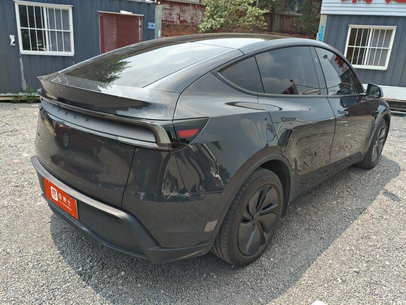 Tesla Model Y 2025 #5 Tesla Model Y 2025 car image #5