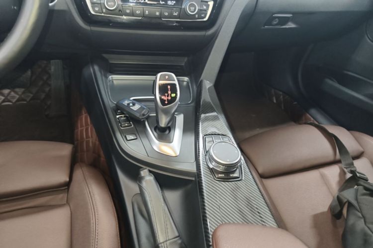 BMW 3 Series 2019 car image #14