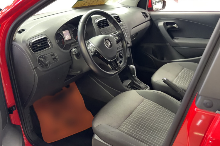 Volkswagen Polo 2017 car image #9