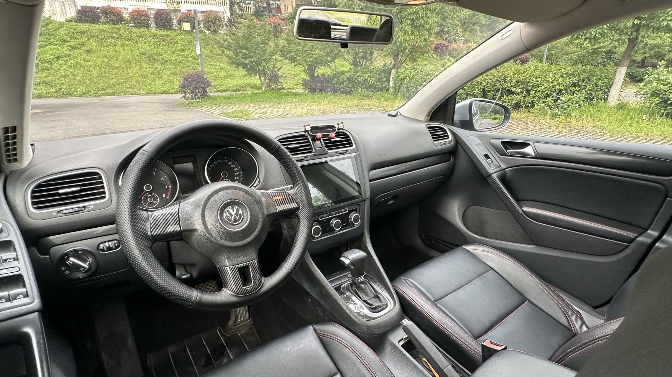 Volkswagen Golf 2011 car image #8