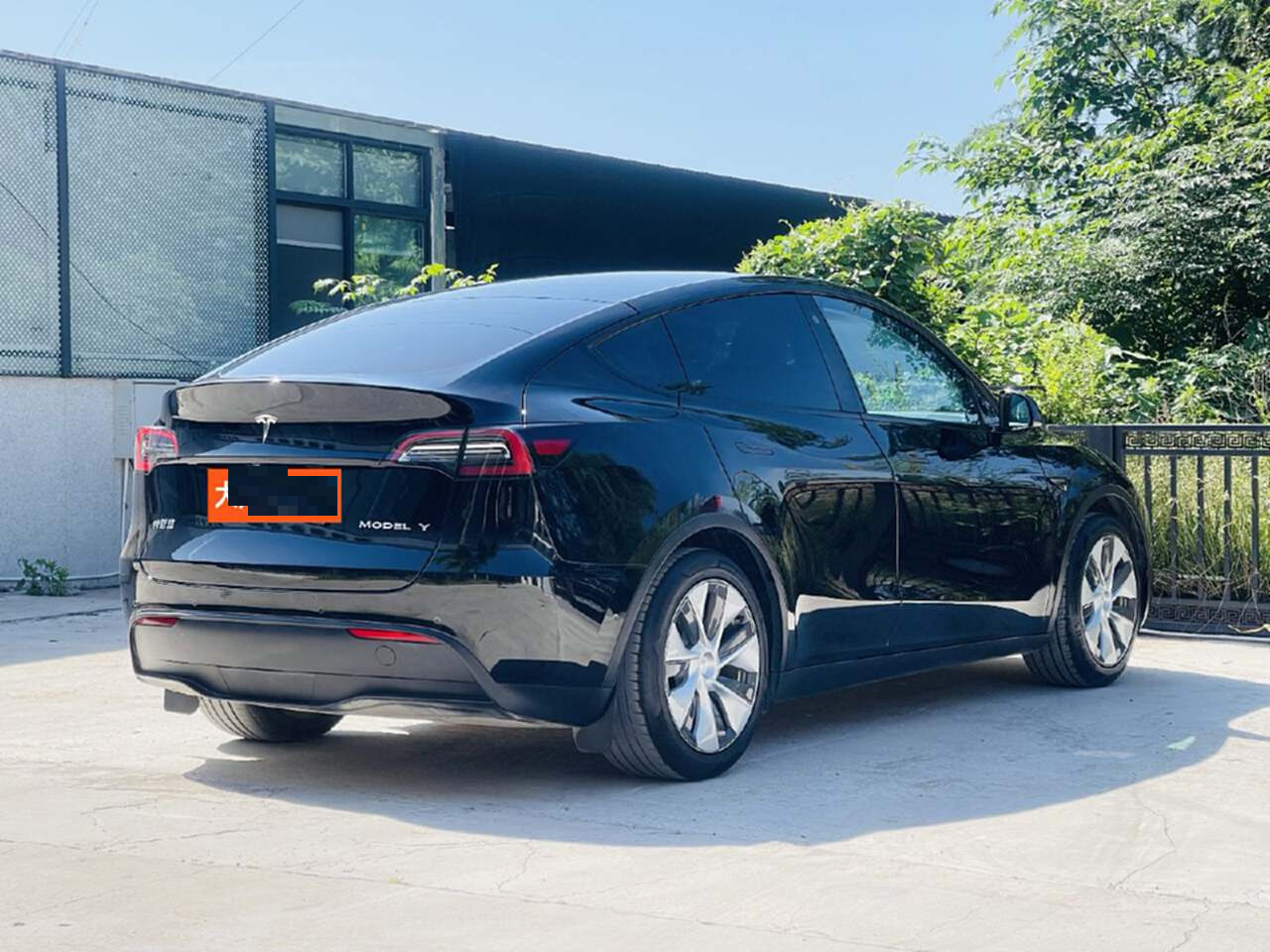 Tesla Model Y 2022 #4 Tesla Model Y 2022 car image #4
