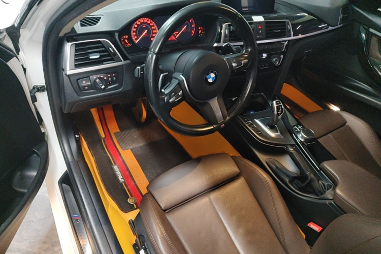 BMW 3 Series 2019 immagine di auto #16