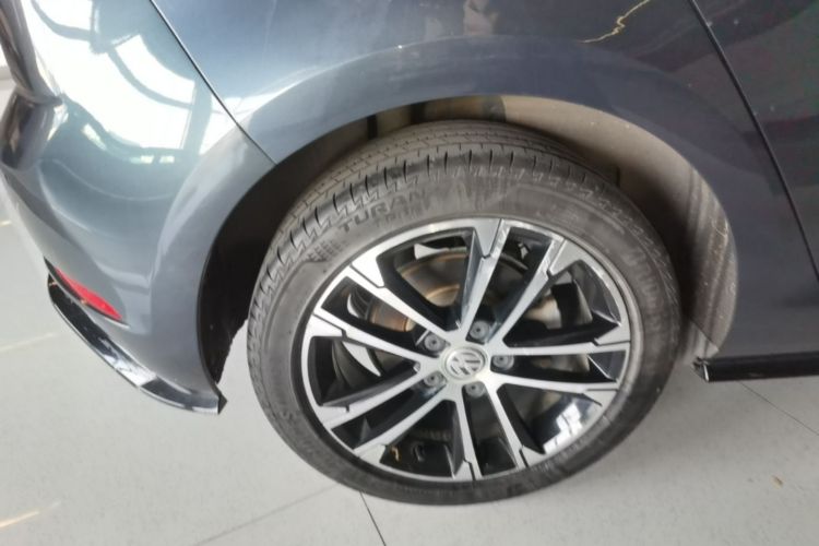 Volkswagen Golf 2019 car image #9
