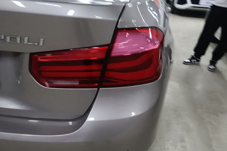 BMW 3 Series 2017 #8 BMW 3 Series 2017 car image #8