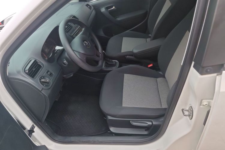 Volkswagen Polo 2017 car image #15