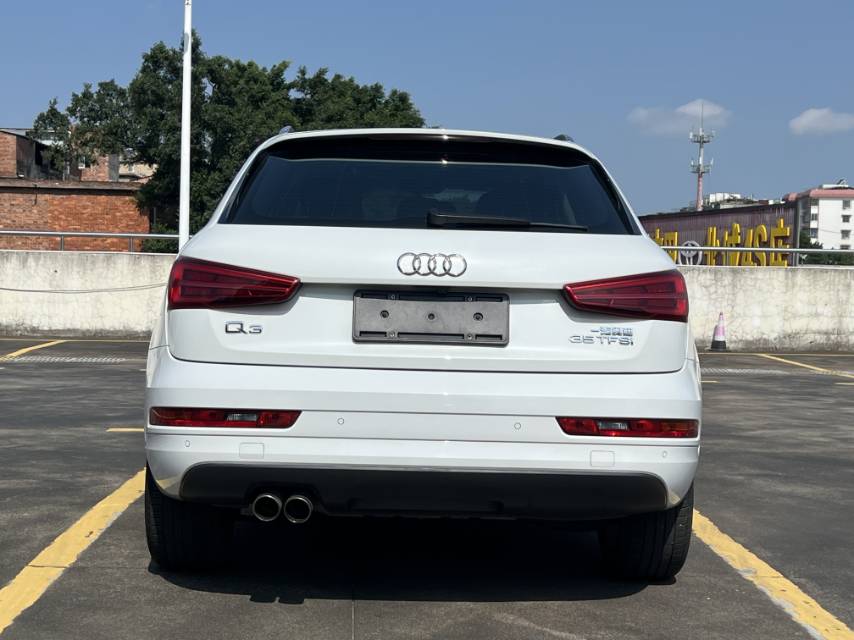 Audi Q3 2019 car image #9