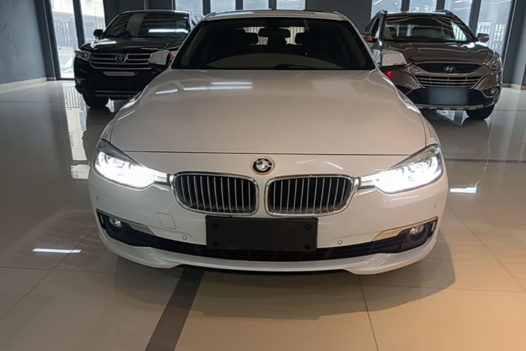 BMW 3 Series 2018 #3 BMW 3 Series 2018 car image #3