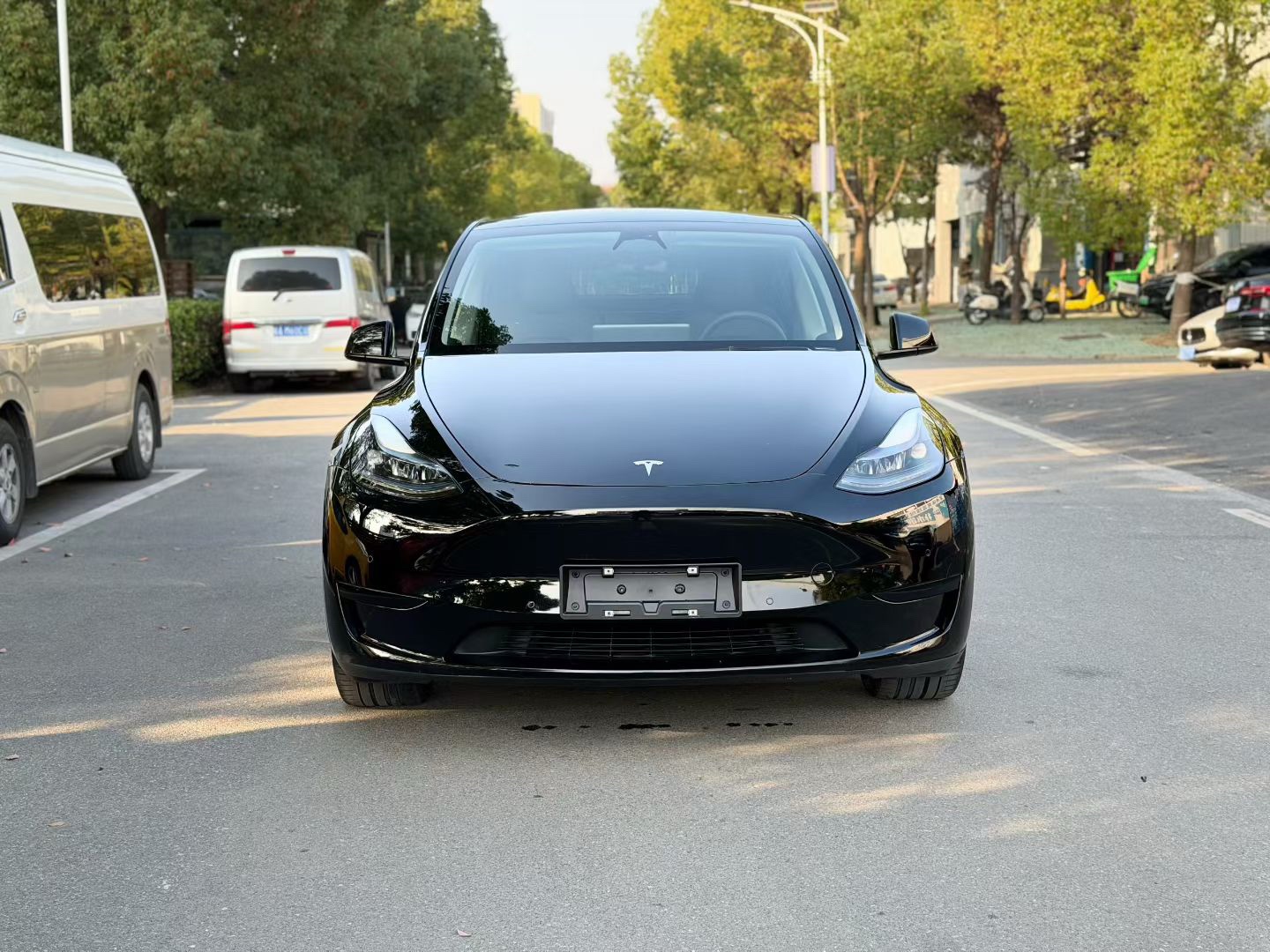 Tesla Model Y 2023 #2 Tesla Model Y 2023 car image #2