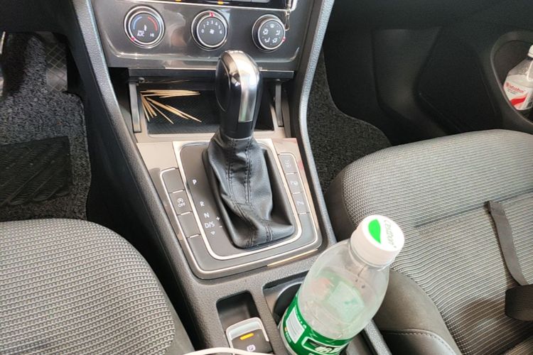 Volkswagen Golf 2019 car image #14