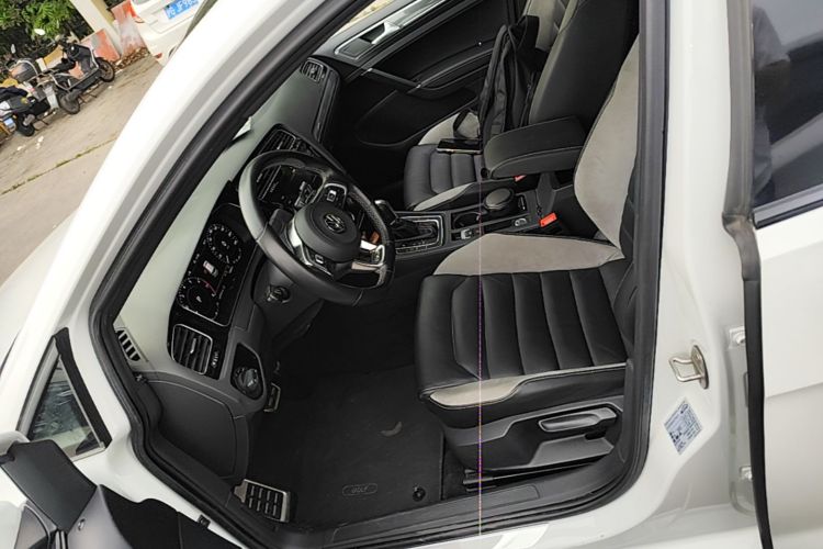 Volkswagen Golf 2020 car image #15