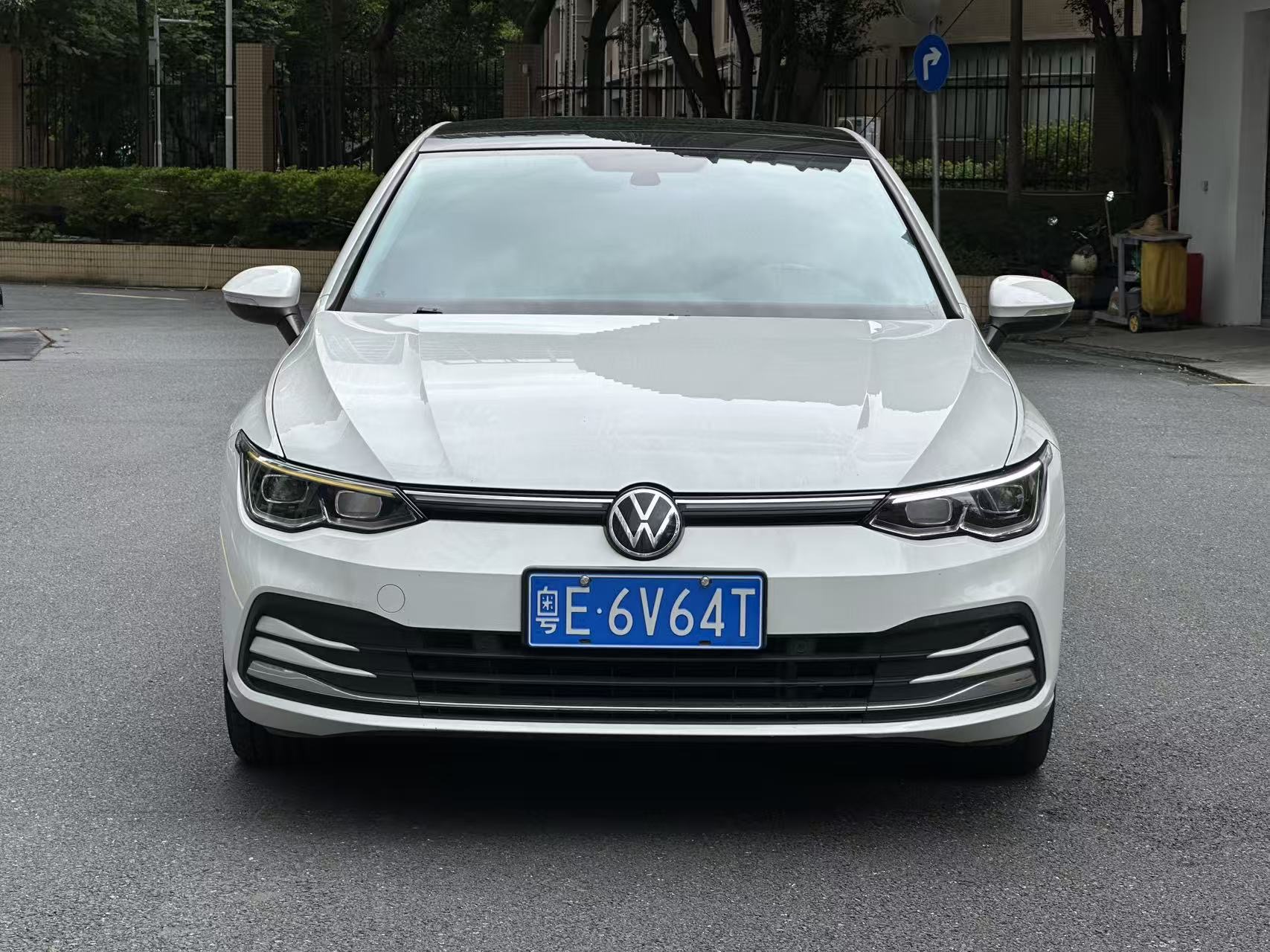 Volkswagen Golf 2021 car image #2