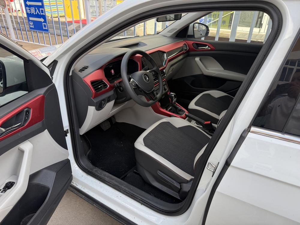 Volkswagen T-Cross 2023 car image #9