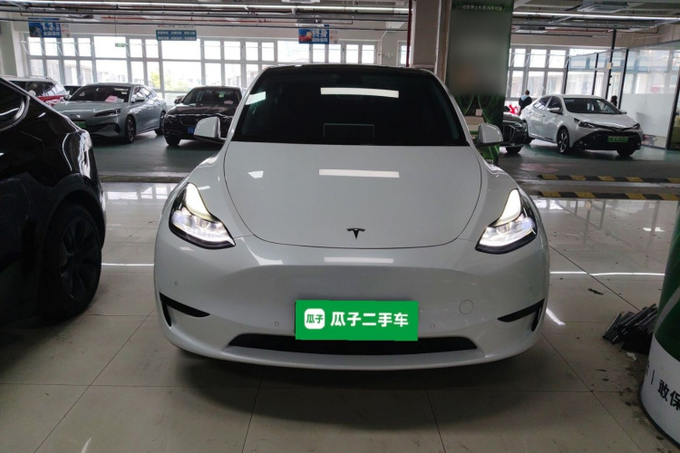 Tesla Model Y 2023 #3 Tesla Model Y 2023 car image #3