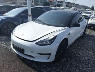 Tesla Model 3 2021 car image 