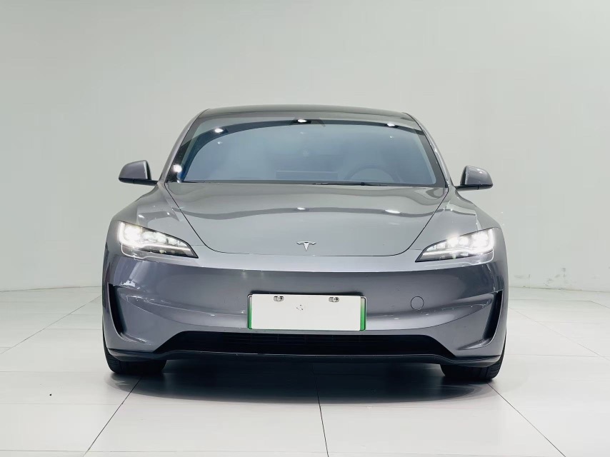 Tesla Model 3 2025 car image #2