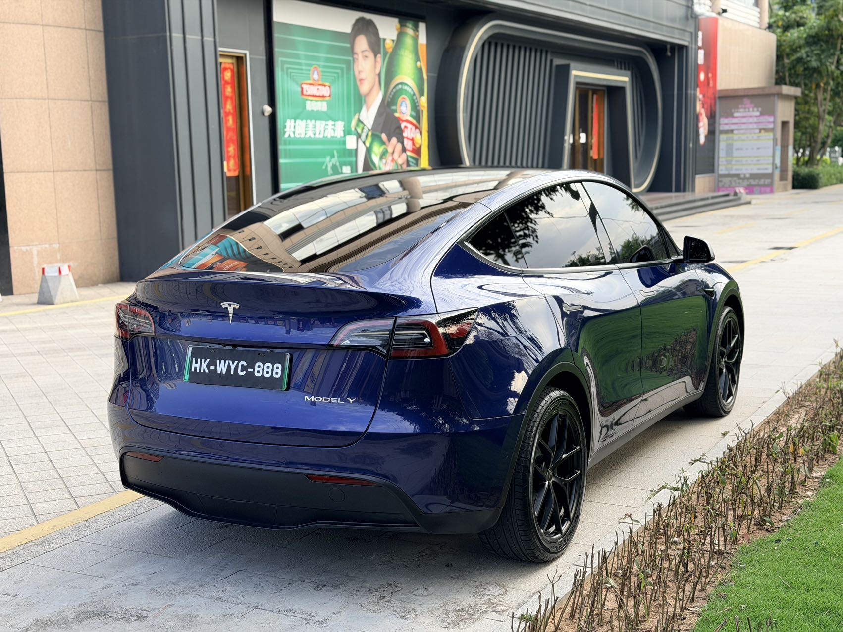 Tesla Model Y 2023 #6 Tesla Model Y 2023 car image #6
