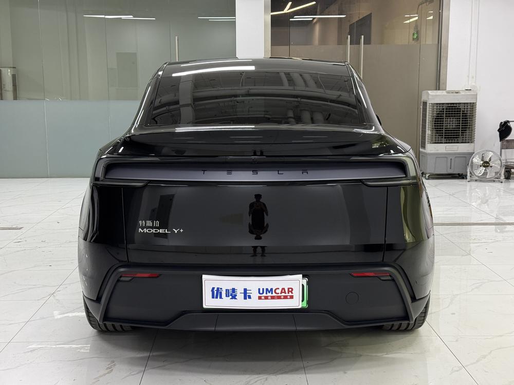 Tesla Model Y 2025 immagine di auto #5