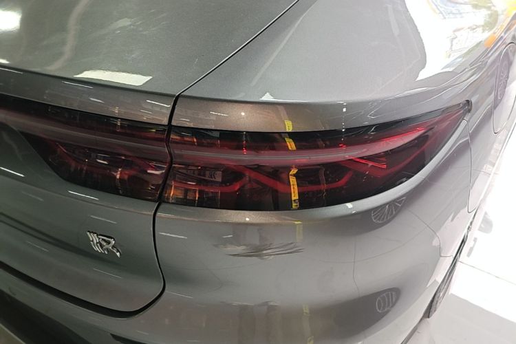 BYD Han 2022 immagine di auto #8